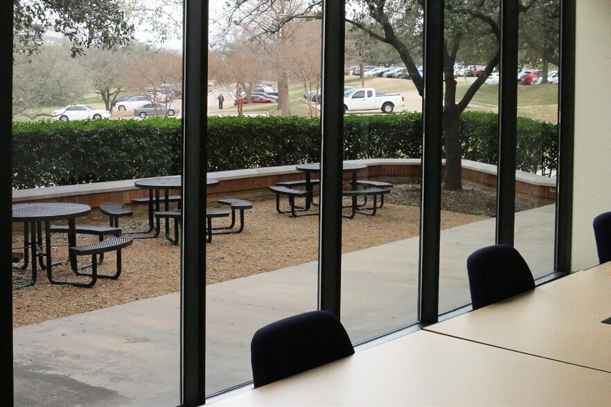 More Photos Of 1400 Corporate Dr, Irving Office For Lease