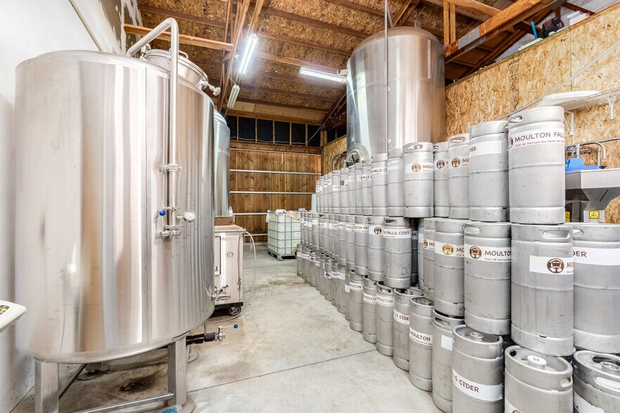More Photos Of 31101 NE Railroad Ave, Yacolt Winery Vineyard For Sale