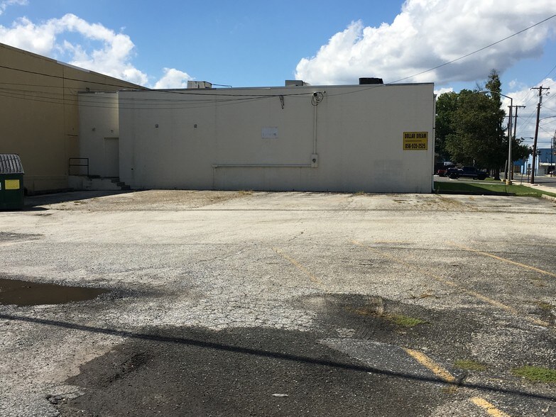 More Photos Of 110 5th & Griffith Ave St, Salem Freestanding For Lease