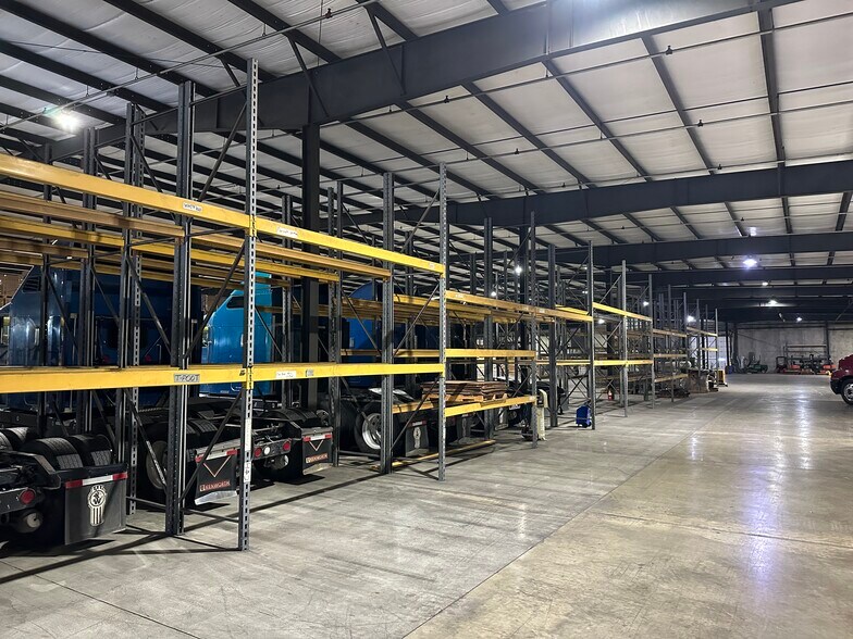 More Photos Of 625 44th St, Marion Distribution For Sale