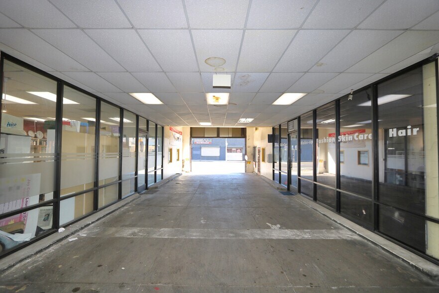 More Photos Of 1045 S Western Ave, Los Angeles Storefront For Sale