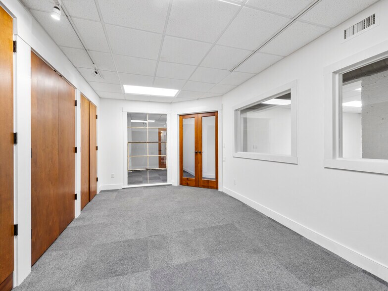 More Photos Of 8 Magnolia Ave, Asheville Office For Lease