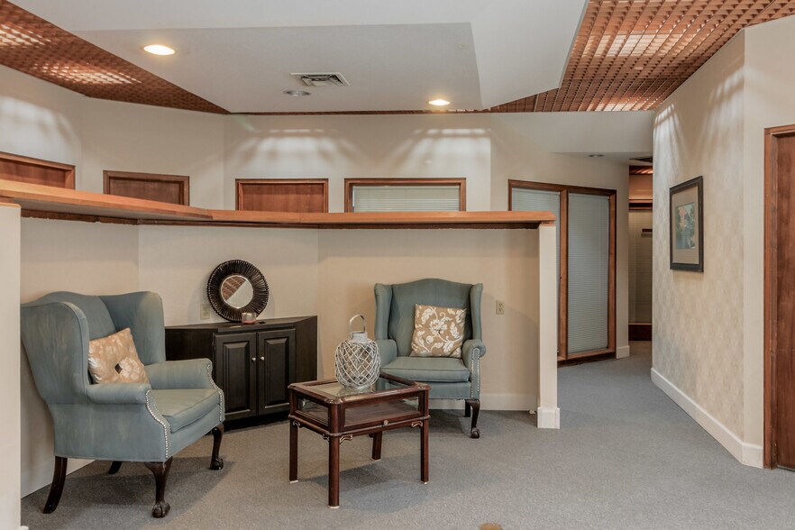 More Photos Of 8075 E Morgan Trl, Scottsdale Medical For Lease