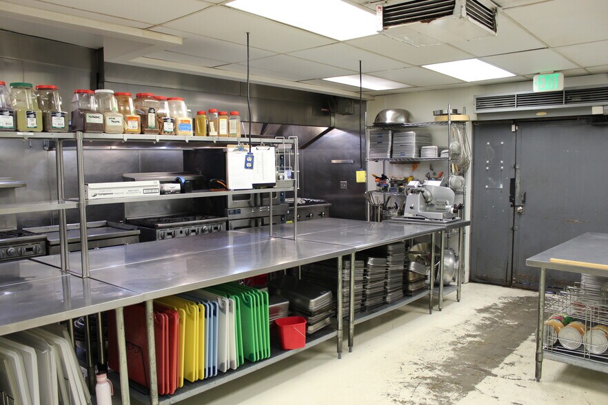 More Photos Of 21926 Costanso St, Woodland Hills Freestanding For Sale