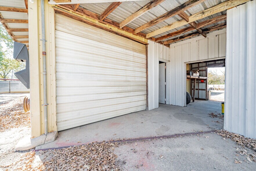 More Photos Of 12540 C F Hawn Fwy, Dallas Warehouse For Lease