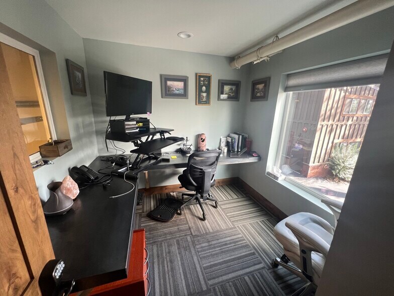 More Photos Of 11020 Trails End Ct, Truckee Flex For Lease