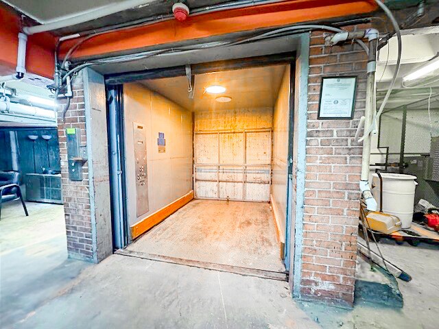 More Photos Of 201 E Illinois Ave, Midland Office For Sale