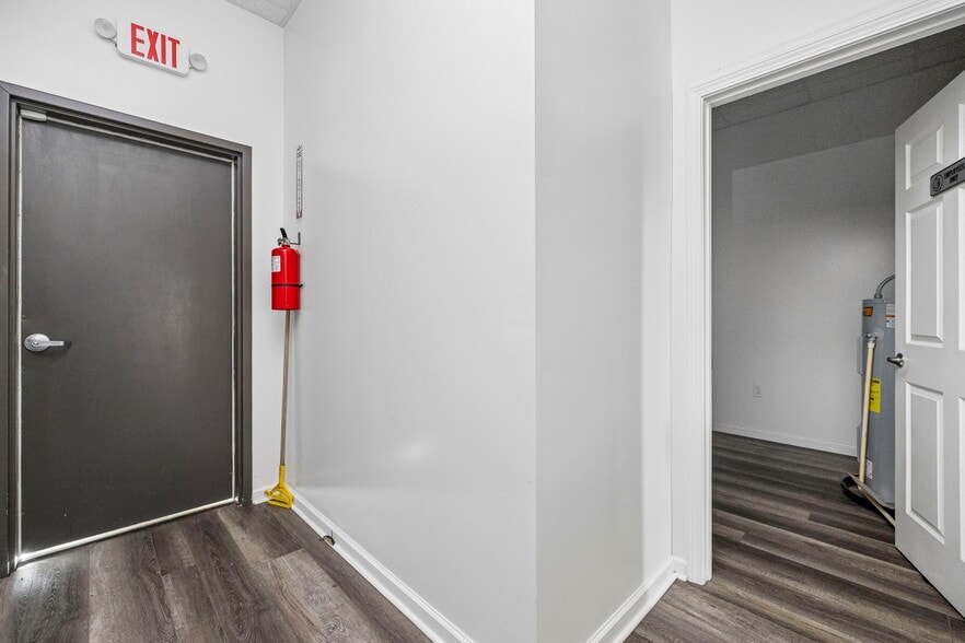 More Photos Of 206 Claire Ave, Oak Grove General Retail For Lease