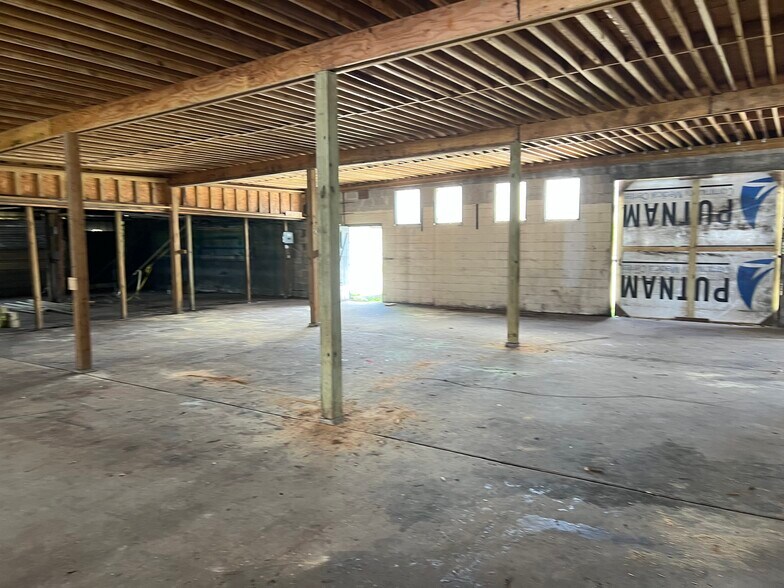 More Photos Of 562 King St, Jacksonville Warehouse For Lease