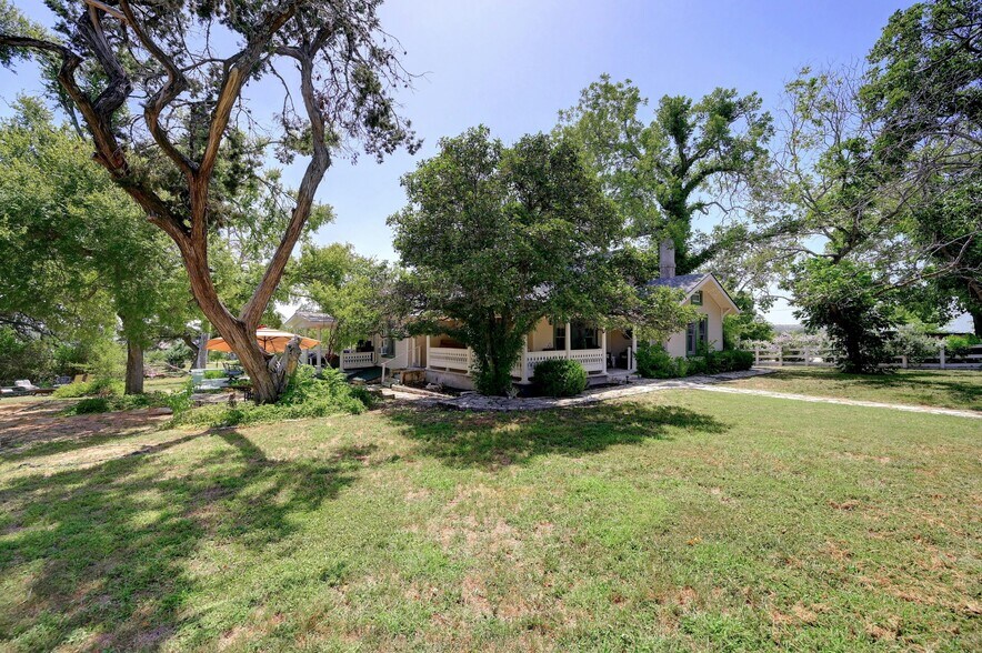 More Photos Of 23351 Ranch to Market 150 rd, Driftwood Specialty For Sale