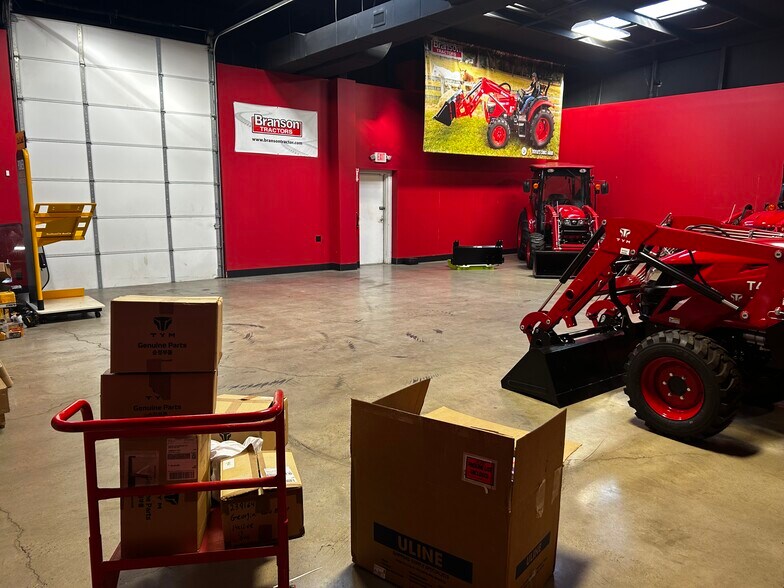 More Photos Of 5695 Hwy 400, Cumming Freestanding For Sale