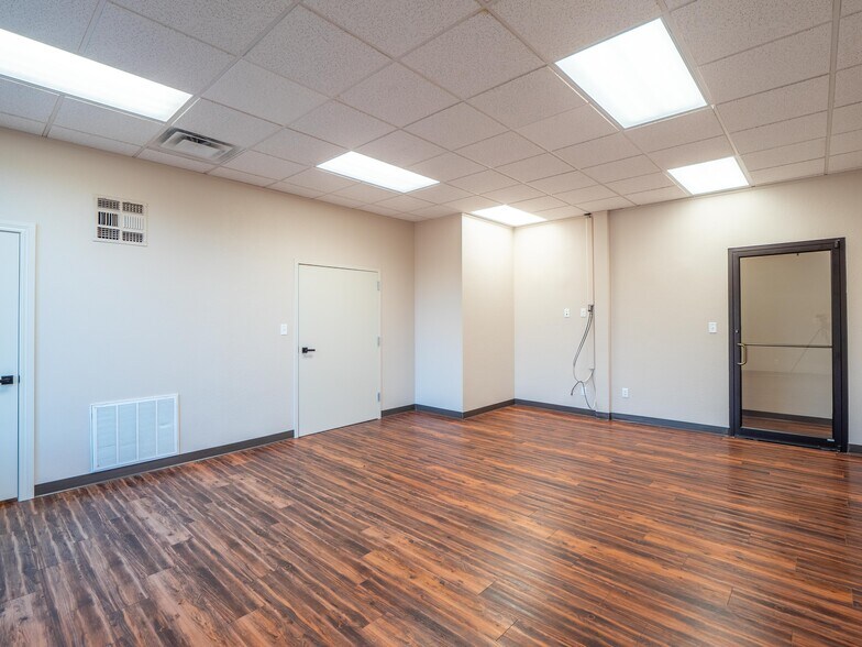 More Photos Of 721 S George Nigh Expy, Mcalester Office For Sale