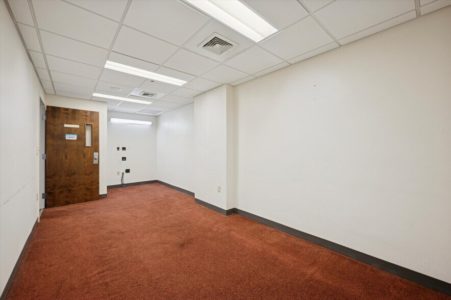 More Photos Of 4147 Woodland ave, Philadelphia Office For Sale