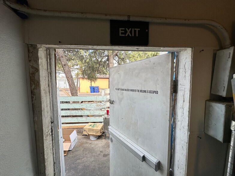 More Photos Of 1399 W Littleton Blvd, Littleton Restaurant For Sale