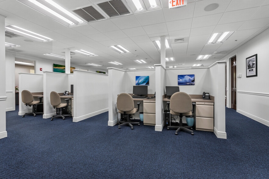 More Photos Of 11811 US Highway 1, North Palm Beach General Retail For Lease