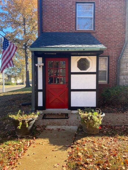 More Photos Of 699 W Woodbine Ave, Kirkwood Office Residential For Lease