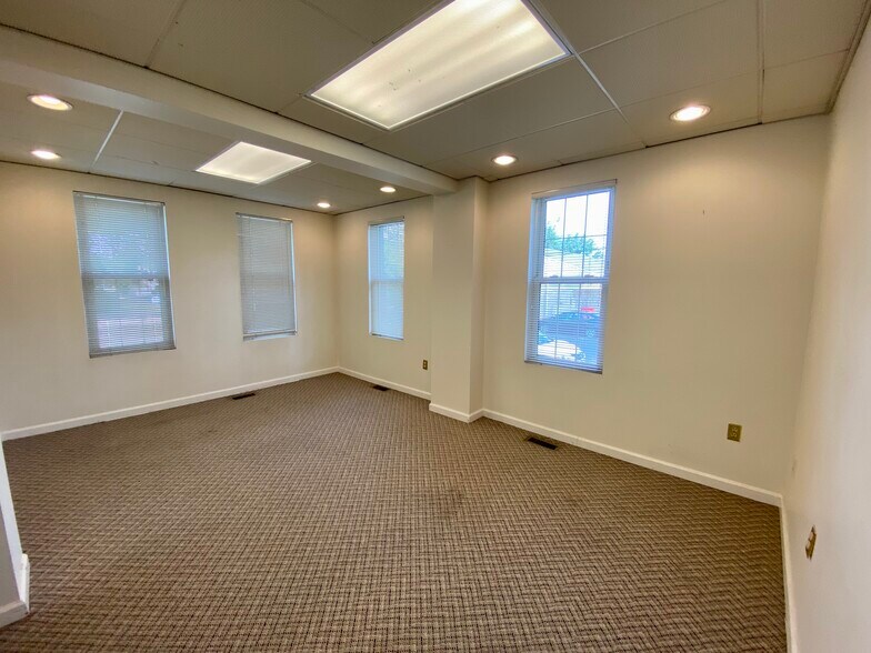More Photos Of 402 S White Horse Pike, Audubon Office For Sale