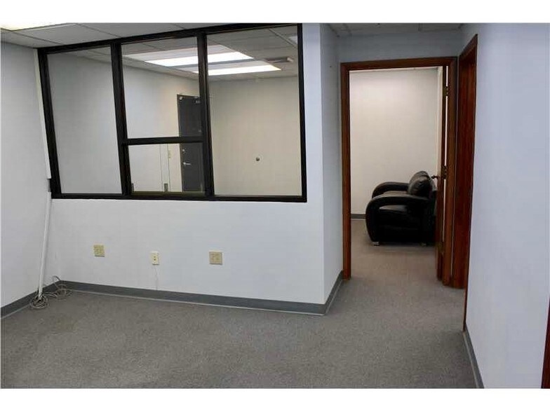 More Photos Of 1110 Brickell Ave, Miami Office For Lease