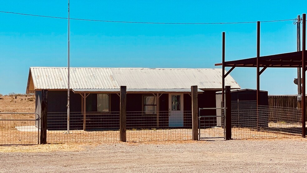 More Photos Of 1613 W San Antonio St, Marfa Specialty For Sale