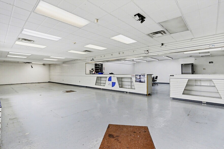 More Photos Of 240 Columbus st, Lithopolis Auto Repair For Sale