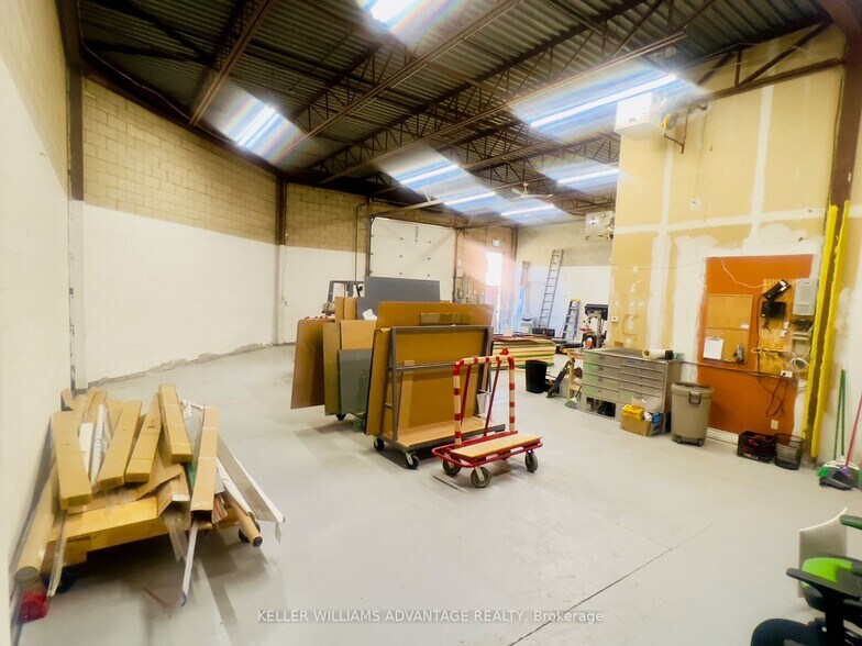 More Photos Of 3170 Ridgeway Dr, Mississauga Light Distribution For Lease