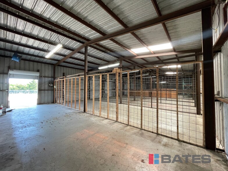 More Photos Of 800 NW McKinney St, Rice Showroom For Sale