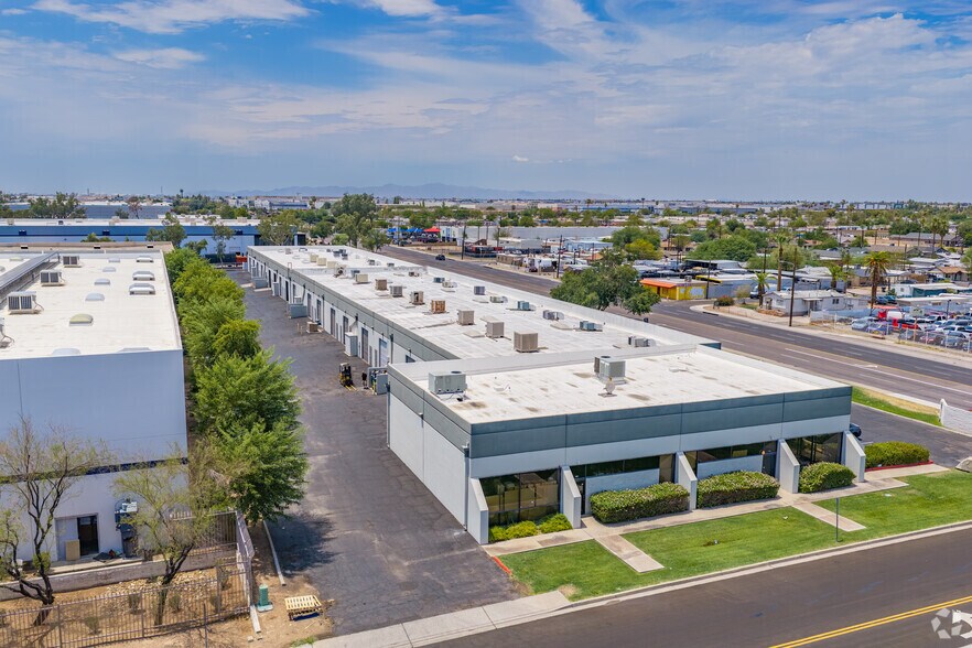 More Photos Of 3901-3911 W Van Buren St, Phoenix Warehouse For Lease
