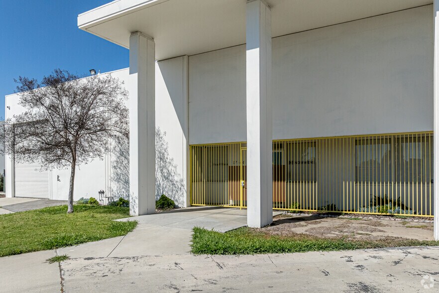 More Photos Of 17160 Alburtis Ave, Artesia Warehouse For Lease