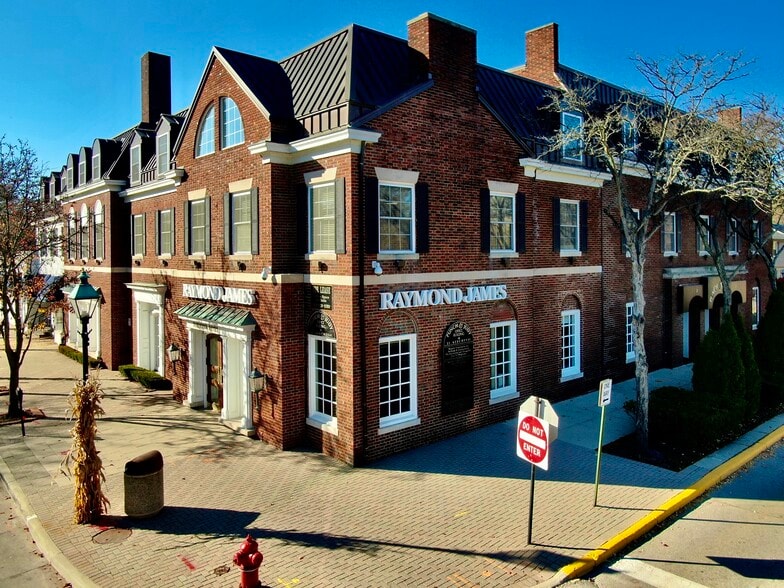 More Photos Of 1-21 Kercheval Ave, Grosse Pointe Farms Office For Lease