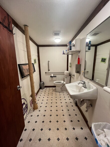 More Photos Of 67318 US Highway 285, Pine Flex For Sale