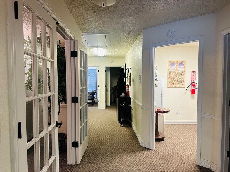 More Photos Of 376 W Main St, Lewisville Medical For Sale