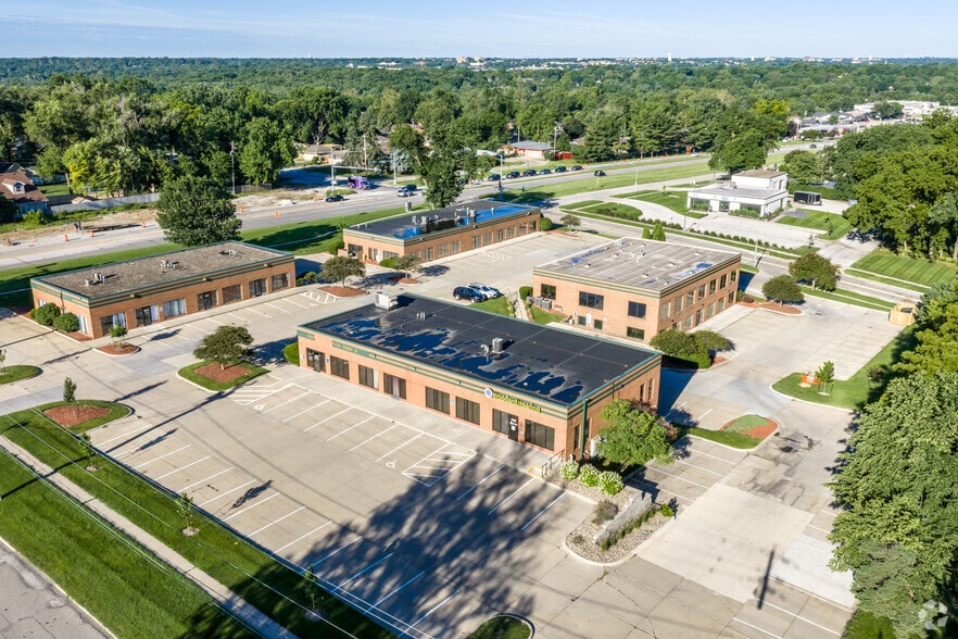 More Photos Of 2330 Rocklyn Dr, Urbandale Office For Lease