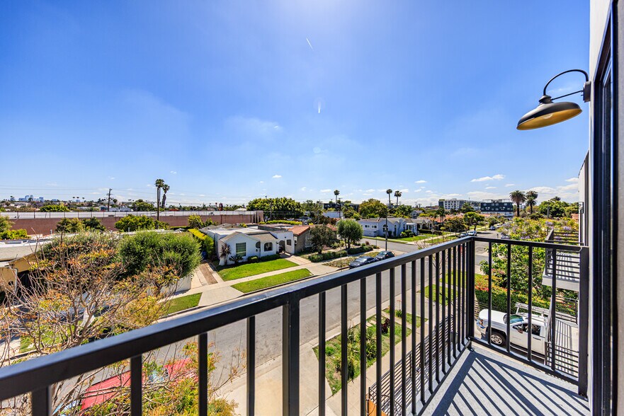 More Photos Of 2847 S Victoria Ave, Los Angeles Multifamily For Sale