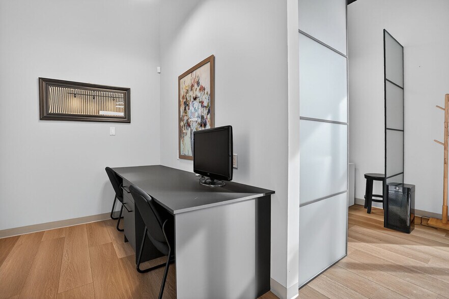 More Photos Of 812 Dundas St, London Freestanding For Sale