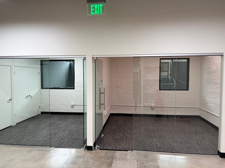 More Photos Of 2558 Overland Ave, Los Angeles Office For Lease