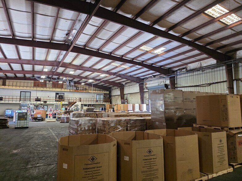 More Photos Of 9646 Highway 20 W, Freeport Distribution For Sale