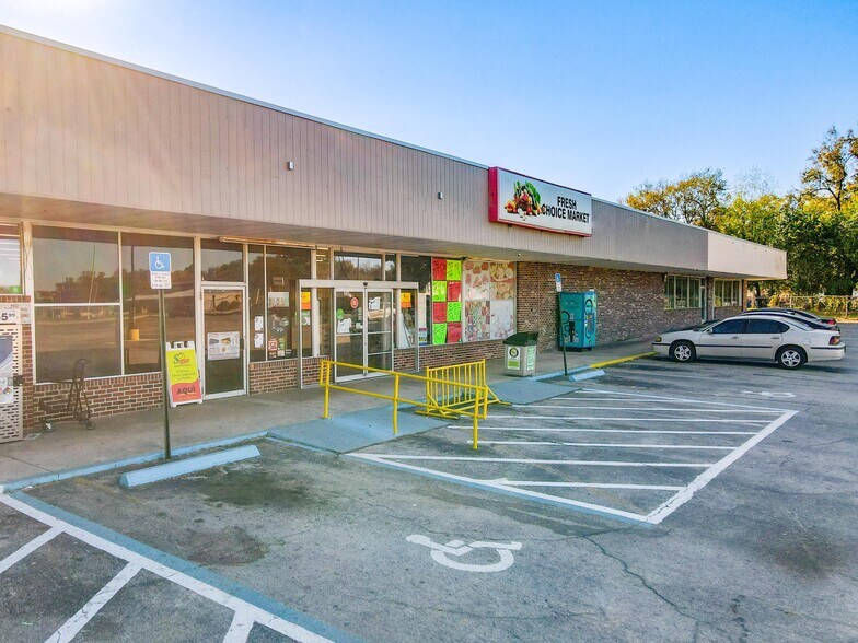 More Photos Of 201 S Charleston Ave, Fort Meade General Retail For Lease