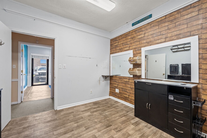 More Photos Of 411 Western Blvd, Jacksonville Medical For Sale