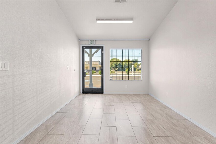 More Photos Of 324-330 Bullard Ave, Clovis Office For Sale