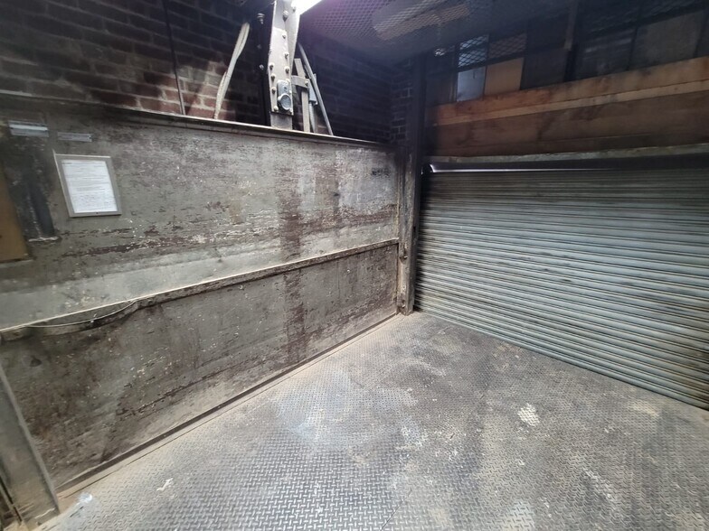 More Photos Of 830 Barry St, Bronx Warehouse For Lease