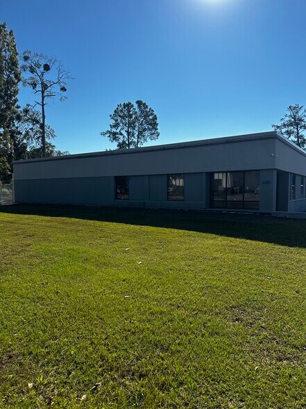 More Photos Of 3285 Associate Dr, North Charleston Light Distribution For Sale