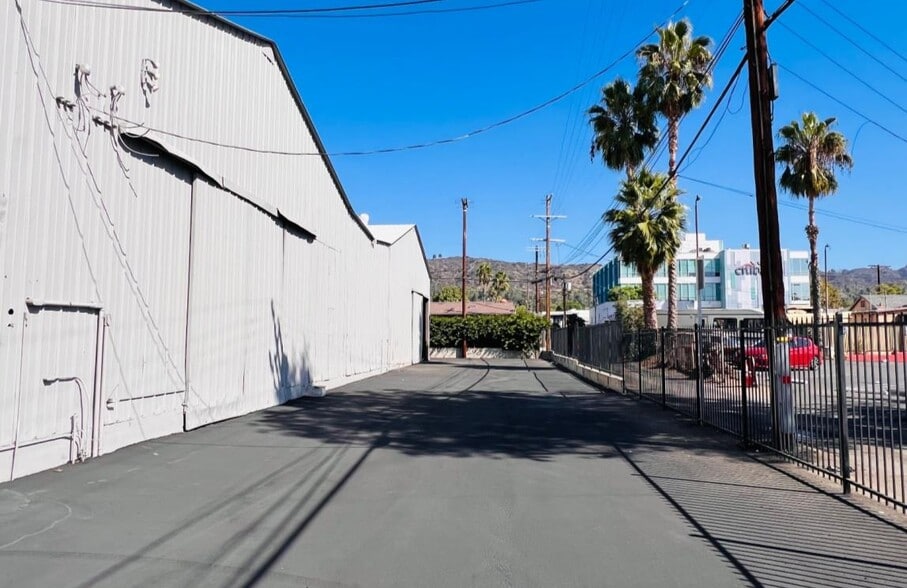 More Photos Of 2219 Fair Park Ave, Los Angeles Warehouse For Lease