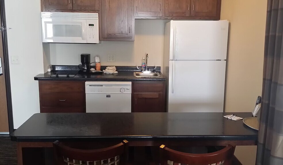 More Photos Of 211 W Main St, Parkers Prairie Hotel For Sale