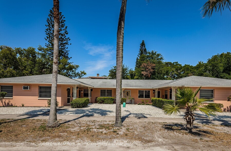 More Photos Of 3025 54th St S, Gulfport Apartments For Sale