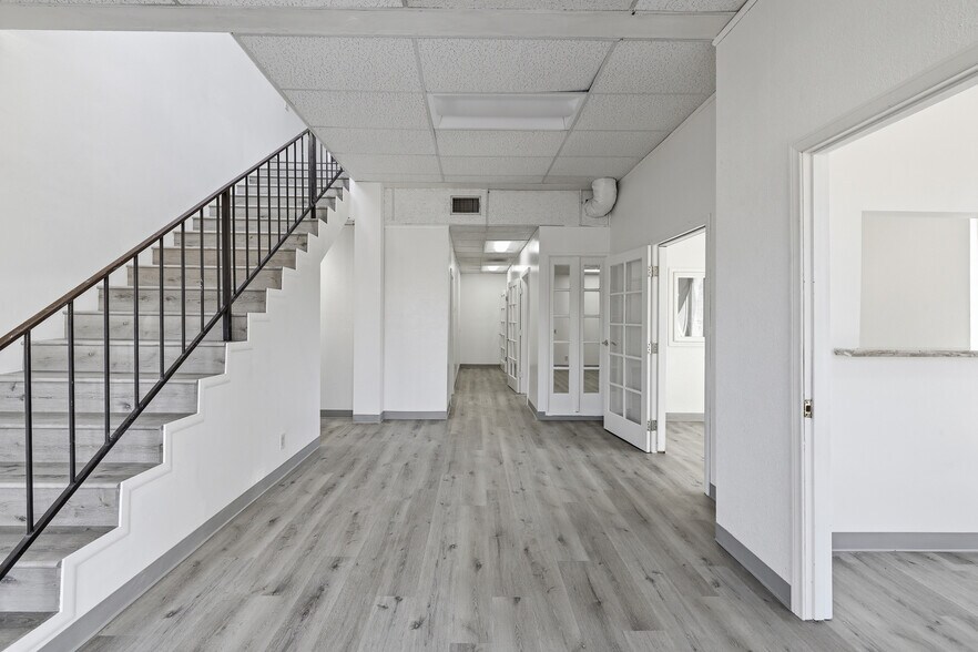 More Photos Of 10742 Burbank Blvd, North Hollywood Warehouse For Lease