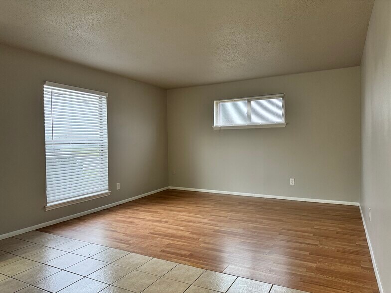 More Photos Of 7413 Melrose Ln, Oklahoma City Apartments For Sale