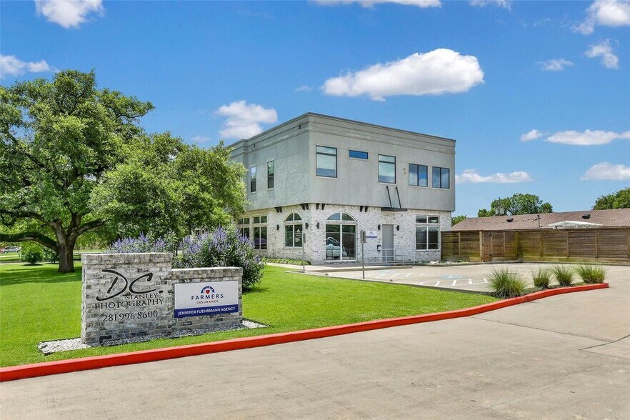 More Photos Of 316 Morningside Dr, Friendswood Loft Creative Space For Sale