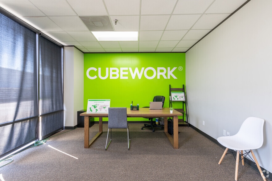 More Photos Of 3401 Navigation Blvd, Houston Distribution For Lease