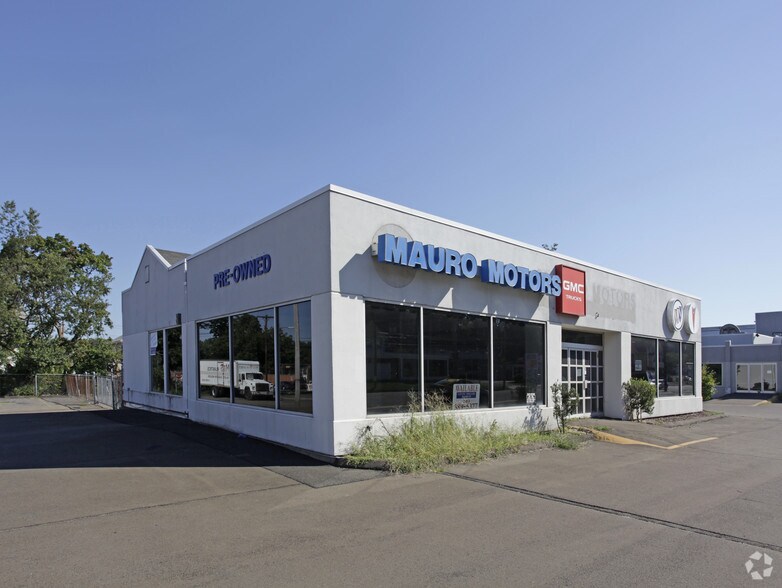 More Photos Of , Hamden General Retail For Sale