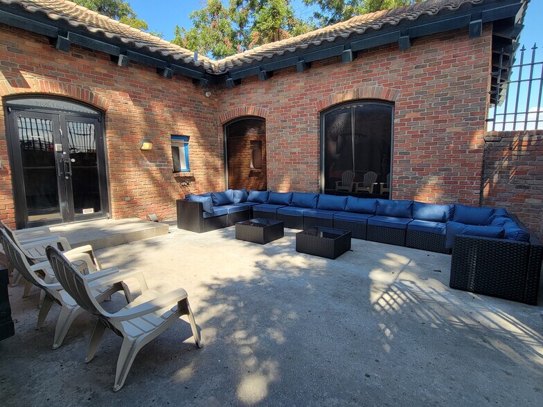 More Photos Of 2323 N Walton Walker Blvd, Dallas Office For Sale